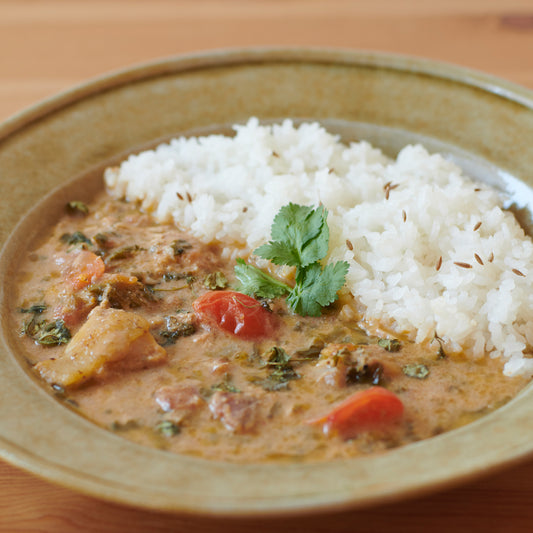 矯正中でも安心して楽しめる!人気のバターチキンカレーのご紹介